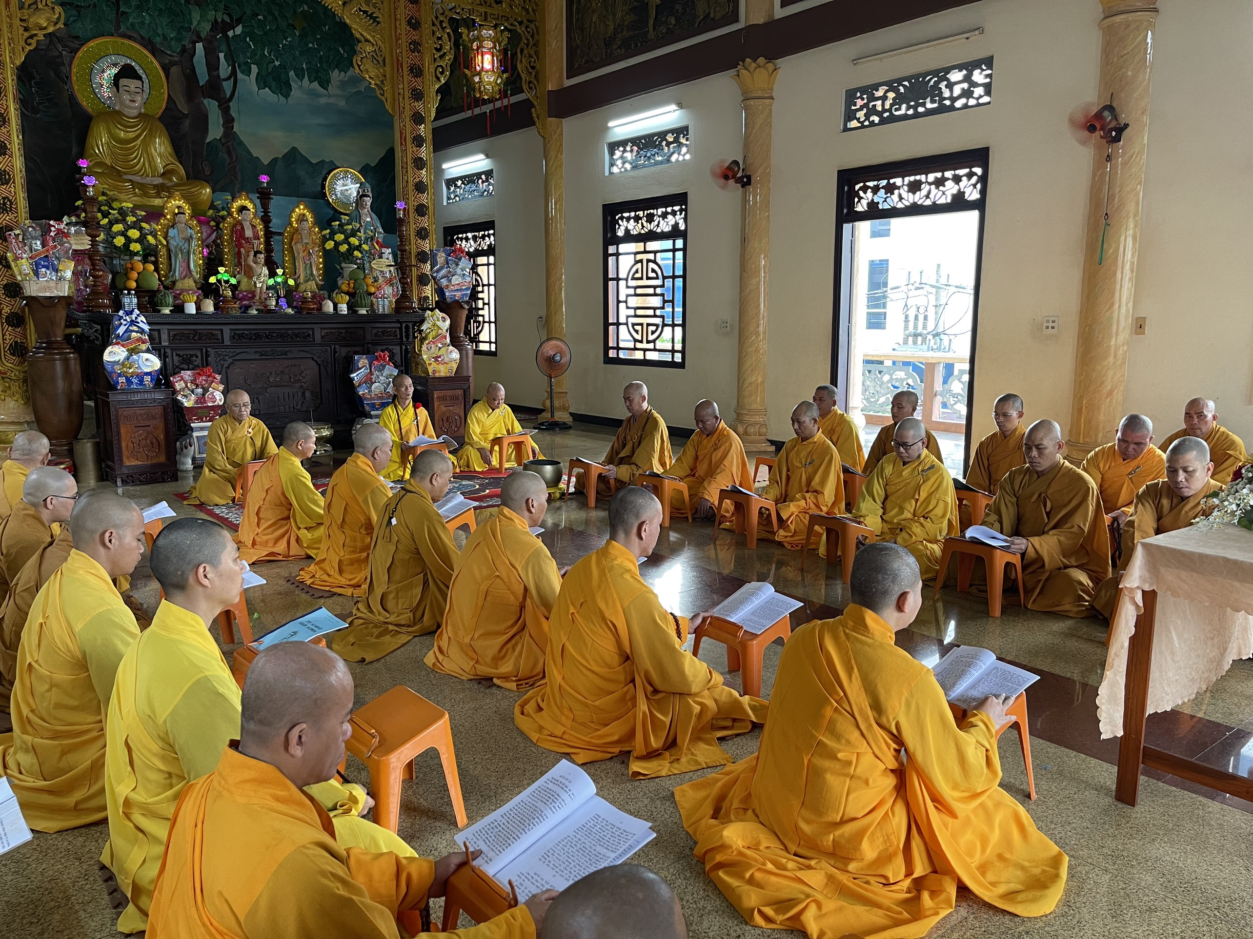 Chư tăng thành phố Quy Nhơn tụng giới định kỳ tháng 2 năm Giáp Thìn.